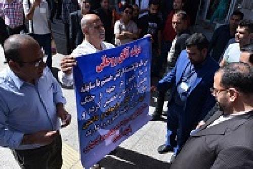 عکس/ نارضایتی بازنشته ارتشی از دولت روحانی
