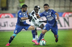سوپرایزه ویژه منصوریان برای هوادارن:بمب استقلال در باشگاه پرسپولیس منفجرشد/سورپرایز بزرگ در نقل و انتقالات تابستانی/بمب مدنظر پرسپولیس در راه استقلالی شدن