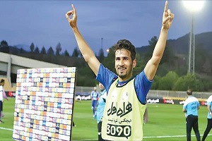 بمب جنجالی استقلال ومنصوریان منفجرشد:ستاره جنجالی لیگ برتر رسما ابی پوش شد/دومین خرید طوفانی منصوریان رونمایی شد/بزرگترین بمب لیگ برتری در مذاکره با استقلال