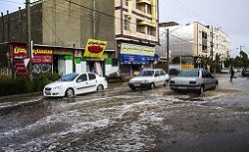 بارش باران در محورهای ۵ استان کشور