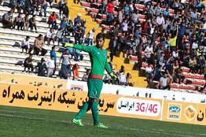 درگیری و کتک کاری دوبازیکن لیگ برتری به اوج خود رسید: کار به تهدید بعد از بازی امروز کشید/مداخله نیروی انتظامی برای پایان درگیری دوبازیکنعکس