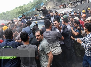 فیلم/ اعتراض شدید معدنچیان (2)