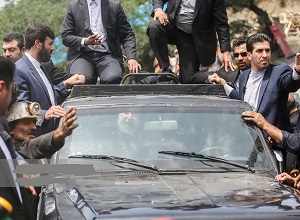 فیلم/حمله معدنچیان به خودرو حامل روحانی