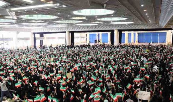 فیلم/ خروش حامیان رئیسی در مصلای تهران