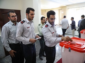 عکس/صندوق سیار انتخابات در ایستگاه آتش نشانی