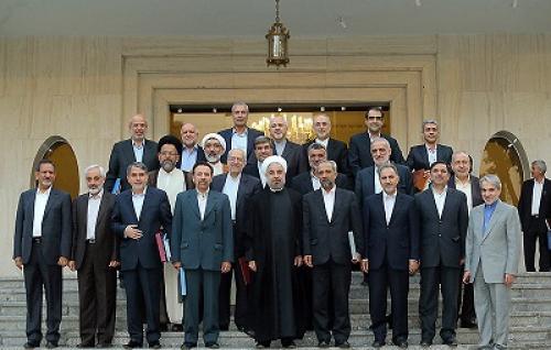از حضور ظریف در میتینگ‌های تبلیغاتی تا توهین وزیر ارشاد به رقبا/تخلف سازمان‌یافته دولتی‌ها در تبلیغات انتخابات