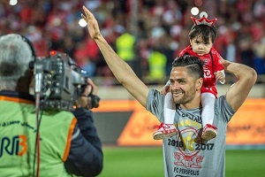 طوفان پرسپولیس در نقل وانتقالات:حضور این ستاره درپرسپولیس قطعی شد/بمب جنجالی لیگ برتر رسما سرخ پوش شد /شاه ماهی استقلال در تور برانکو