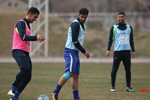 اتش بازی برانکو اینبار در باشگاه استقلال:بازیکن جنجالی  ابی پوشان در تورخرید برانکو گرفتارشد/بازیکن ابی پوش:دم پرسپولیسی ها گرم!/شاه ماهی پرید