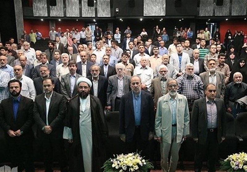  پیشکسوتان قرآنی در مراسم «عمری با قرآن» تجلیل شدند/ اهدای لوح تقدیر به خانواده شهید فرامرزی 