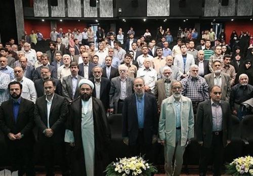  پیشکسوتان قرآنی در مراسم «عمری با قرآن» تجلیل شدند/ اهدای لوح تقدیر به خانواده شهید فرامرزی 
