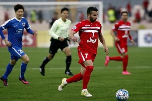 طوفان نقل وانتقالات منصوریان اتش به اردوگاه پرسپولیس انداخت:پایان بوسه‌های اقای گل بر پیراهن پرسپولیس؟/ستاره سرخ پوشان رسما به استقلال پیوست/اولین تیرخلاص  منصوریان به پرسپولیس
