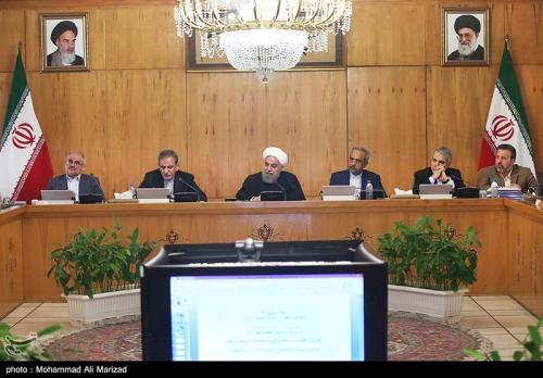  تفکیک وزارت صنعت بازگشت به عقب است/دولت‌ به جای تفکیک دلیل ناکامی را بررسی کند 
