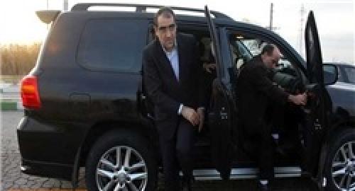 انتقاد شدید سازنده مستند انتخاباتی رئیس جمهور از وزیر بهداشت/ 1000میلیارد سرمایه را از کجا آورده‌اید؟
