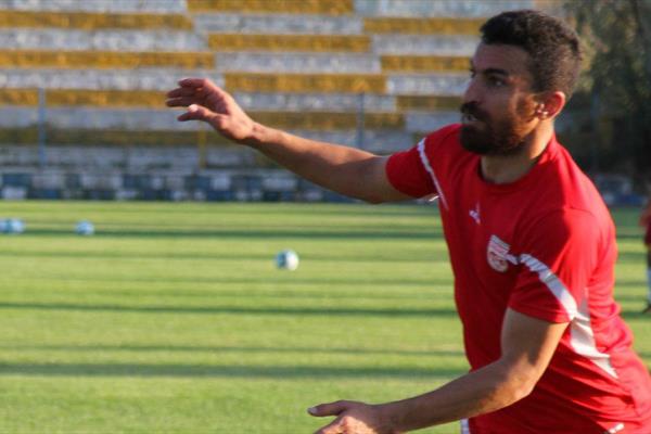 اتش منصوریان به پرسپولیس کشیده شد:رونمایی از صید جدید و سرخپوش منصوریان/استقلالی‌ها دست به کار شدند/شاه ماهی سرخ پوشان درباشگاه استقلال