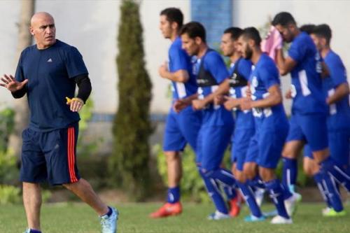 اتش بازی منصوریان این بار در اردوگاه پرسپولیس: وسوسه برانگیز ترین بمب نقل و انتقالاتی به استقلال نزدیک شد/سومین ستاره سرخ پوشان رسما به استقلال پیوست/عصبانیت برانکو از جدایی بازیکن جنجالی