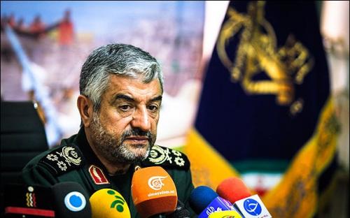 فرمانده کل سپاه پاسداران: دولت بدون تفنگ تحقیر و سرانجام تسلیم خواهد شد/ ما به اصرار دولت‌ها وارد سازندگی شدیم 