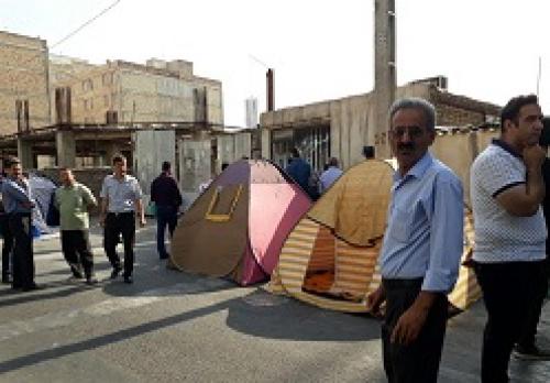 مالباختگان آریانا مقابل پروژه چادر زدند