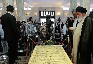 عکس/ حضور آیت الله علم الهدی در آرامگاه فردوسی
