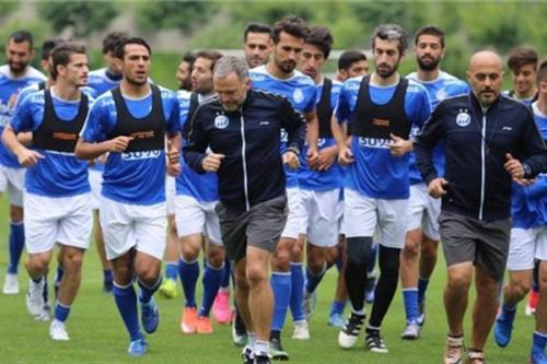 آخرین وضعیت بازیکنان جدید استقلال:درگیری همچنان دراستقلال ادامه دارد/خارجی ها خانه دار شدند، ایرانی ها در هتل ساکن اند!/خشم منصوریان از حواشی اتفاق افتاده