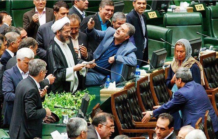 فیلم/ توییتر مشاور رییس جمهوری درباره روانشناسی ماجرای سلفی