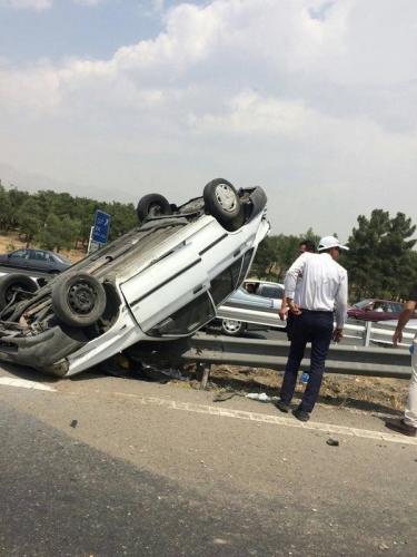  عکس/ واژگونی خودرو پراید در تهران