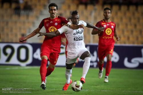 مهاجم پرسپولیس مراقب اطرافیانش باشد /برخی آرزوها در این فوتبال را باید به گور برد