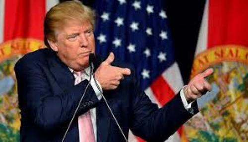 ترامپ وفرزندش درحال دیدن خورشیدگرفتگی