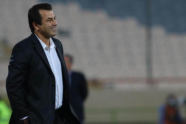 بهتر است پرسپولیس با دو هافبک دفاعی بازی کند/پرسپولیس به حریفانش زیاد موقعیت گل می‌دهد