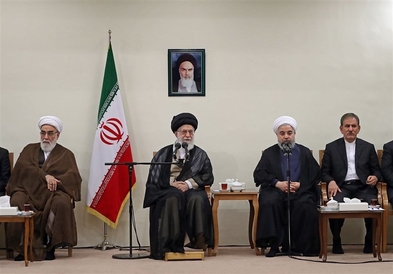 جهت‌گیری‌ها باید از «اقتصاد رانتی و نفتی» به «اقتصاد مولّد و مردمی» تغییر یابد/ ضرورت«حفظ جهت‌گیری و روحیه انقلابی و دینی در دیپلماسی»