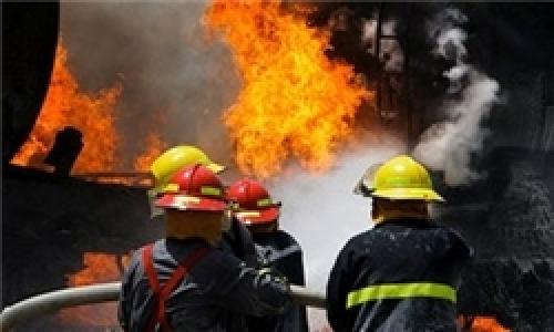 آتش‌سوزی گسترده در انبار مواد پلاستیکی