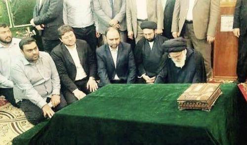  عکس/ آیت الله شاهرودی بر سر مزار شهید محمد باقر صدر