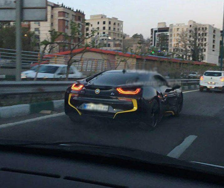  عکس/ خودروی لوکس با رنگی‌خاص در تهران