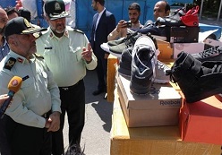 ورود محموله پوشاک ۱۰ تنی قاچاق به تهران 