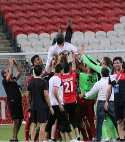  عکس/ واکنش پروین به صعود پرسپولیس