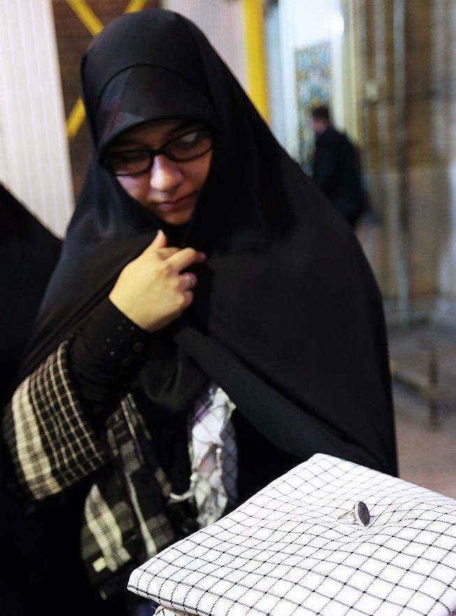 هدیه امام خامنه‌ای به همسر شهید حججی 