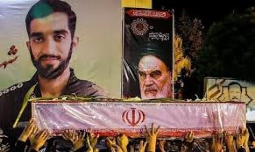  فیلم/ آماده سازی مزار شهید حججی در حضور همسرش