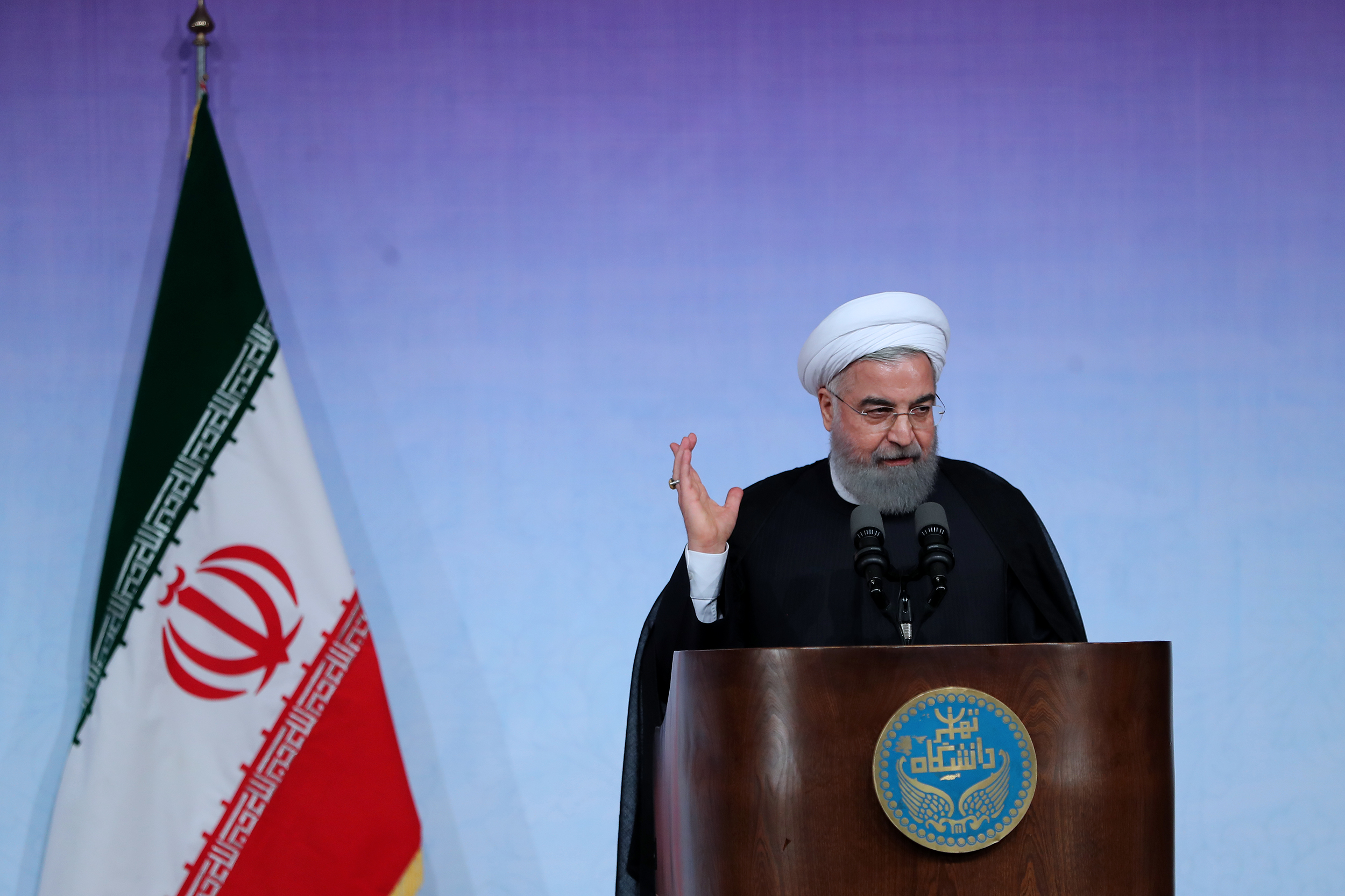 ۳ نکته درباره برگزاری غیر دانشجویی برنامه روحانی در دانشگاه تهران