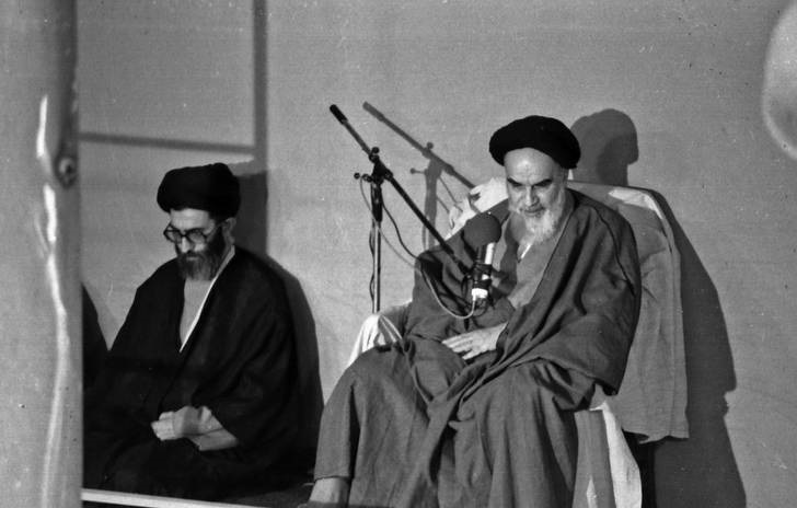 عکس/ تنفیذ حکم ریاست جمهوری آیت‌الله خامنه ای
