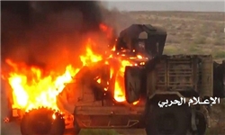 انهدام خودروی زرهی حامل شبه نظامیان ائتلاف سعودی در شرق صنعاء