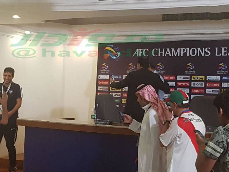  عکس/ ناظر AFC در آغوش سرمربی الهلال!