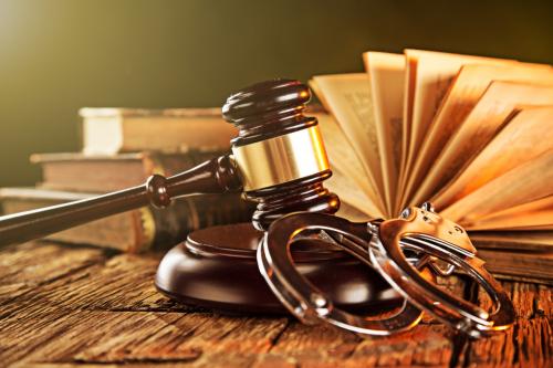  مجازات حمل شوکر و گاز اشک‌آور چیست؟