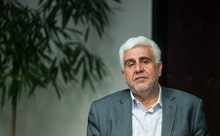 بازدید رئیس دانشگاه آزاد از نمایشگاه مطبوعات