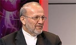 اهدای نشان درجه یک به منوچهر متکی