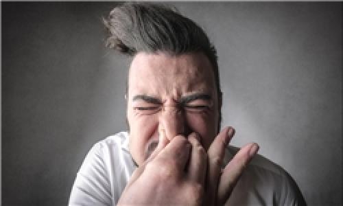 خطرات نگه داشتن عطسه!