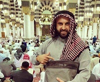  عکس/ روزنامه نگار صهیونیست در مسجد الحرام