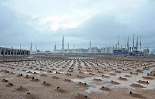  عکس/ بارش باران در قبرستان بقیع