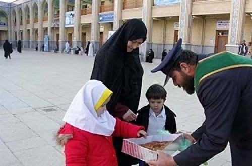 عکس/آیین نقاره زنی توسط خدام