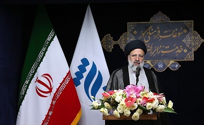 در بازدید از مناطق زلزله‌زده مردم می‌گفتند "بسیجی‌ها مشکلات ما را حل کردند"