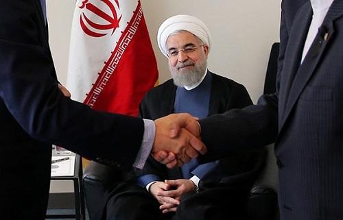 از بلندگوی سلبریتی‌ها سرود «ما پشیمانیم» تکرار می شود