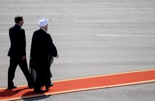 آنچه رهبر انقلاب درباره به خیابان کشاندن مردم به بهانه اقتصاد فرمودند/سیاه‌نمایی‌های عجیب اقتصادی که مسلمان نشنود کافر نبیند